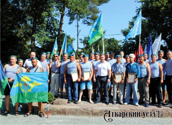 Аткарские десантники отмечают 91-ю годовщину со дня образования ВДВ
