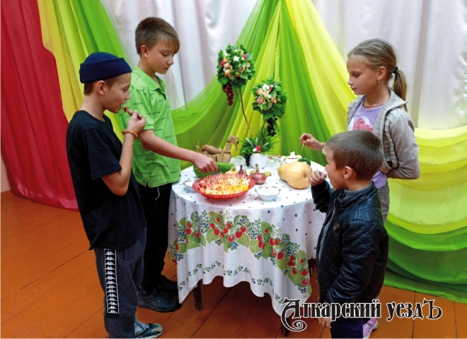 В аткарском селе дети играли в «Осенний листопад загадок»