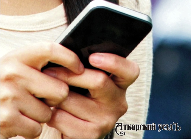 Аткарчанку обвиняют в воровстве за найденный мобильный телефон