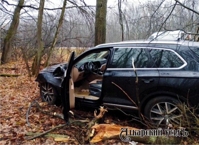 В Аткарском районе вылетел в кювет Volkswagen, пострадал водитель