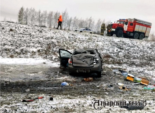 В Аткарском районе на трассе разбилась автоледи на Lada Granta