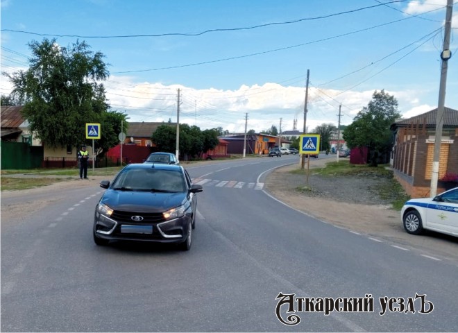 В Аткарске на ул. Чернышевского Lada Vesta сбила женщину-пешехода