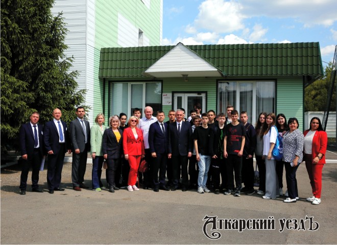 Учащиеся Саратова посетили лабораторию дефектоскопии в Аткарске