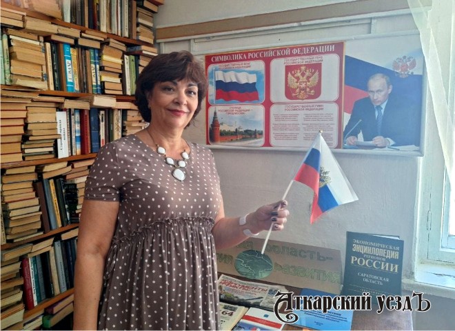 Библиотекари поведали школьникам о значении цветов флага России