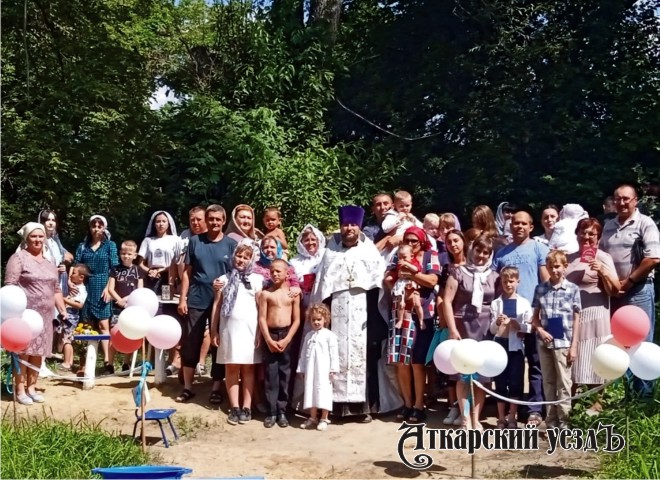 На роднике «Надежда» в с. Даниловка крестились 23 местных жителя