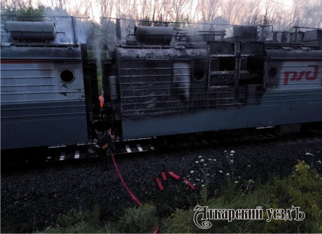 Пожарный поезд со ст. Аткарск ночью тушил загоревшийся локомотив