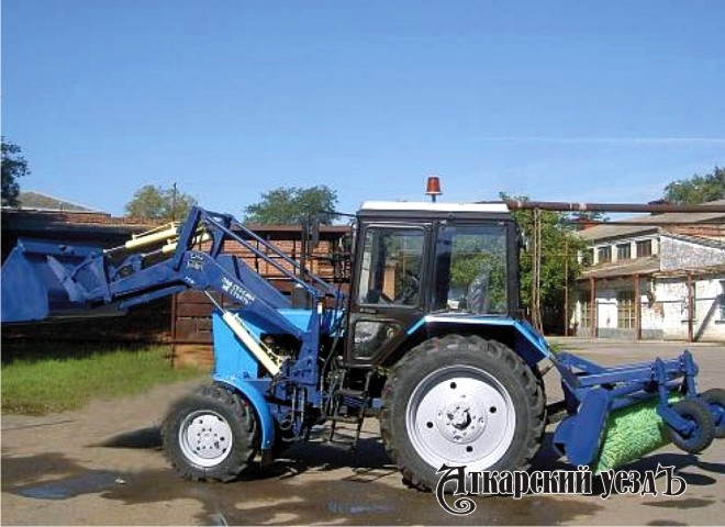 У аткарских коммунальщиков появится новый трактор за 5 млн рублей