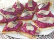 Закусочные бутерброды со свеклой и сельдью – рецепт дня от «АУ»