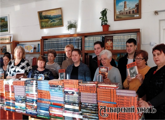 Гости из Саратова передали библиотекам Аткарского района 800 книг