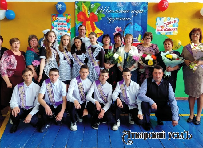 В школе села Большая Екатериновка прошел праздник Последнего звонка