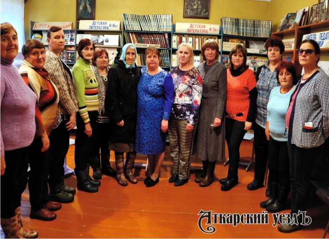 Жители села Даниловка собрались, чтобы прочесть стихи земляка с фронта