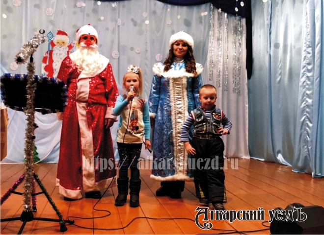 В Большой Екатериновке прошли новогодние вечера для детей и взрослых
