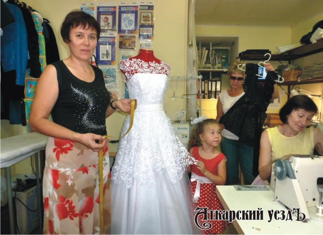 Руководитель швейного ателье Надежда Молчанова