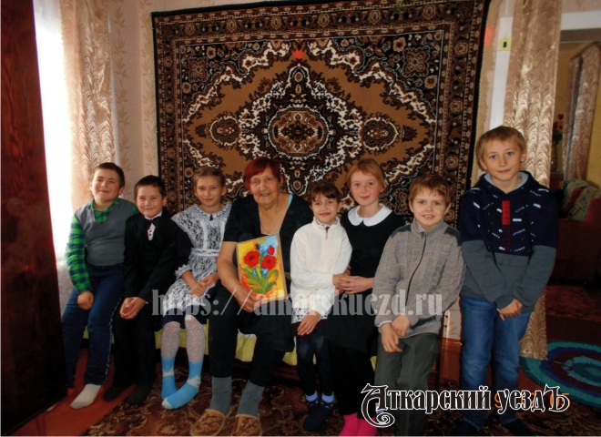 В Кочетовке дети навестили пожилых людей, которые не могут выйти из дома