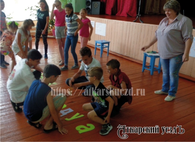 Детям в Кочетовке подарили смайлики и игру в «Солнечный круг»