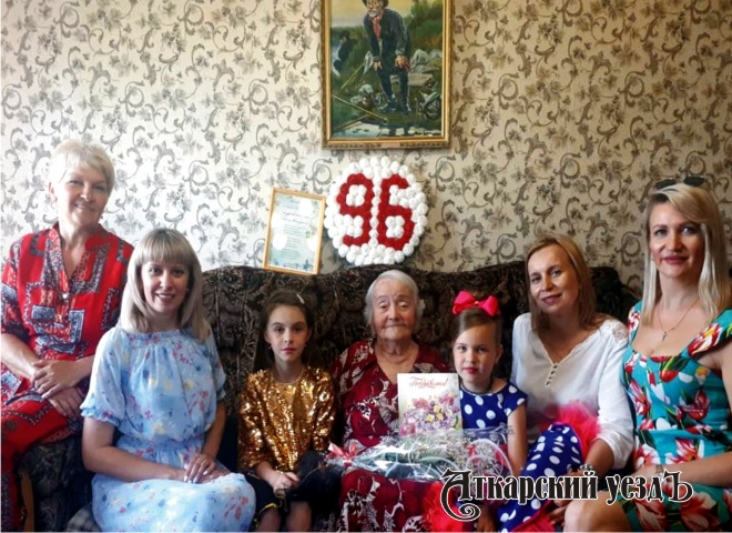 В Барановке поздравили с днем рождения местную долгожительницу