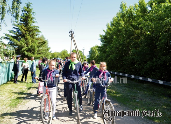 Участники велопробега прослушали урок истории у Свято-Никольского храма