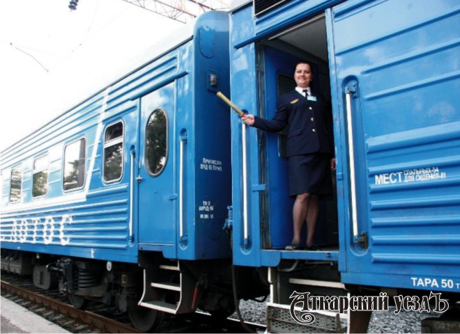 Проводница фирменного пассажирского поезда «Лотос»
