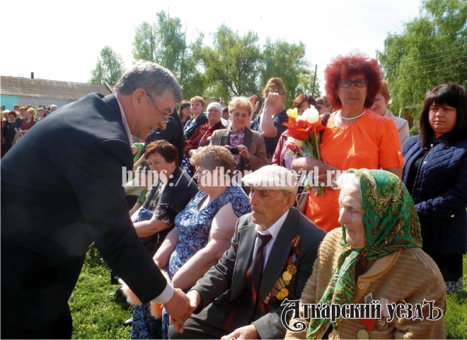 В селе Озерное поздравили с праздником 100-летнего ветерана
