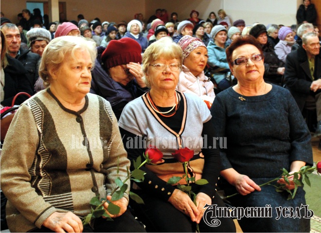 В Аткарске прошел посвященный Дню матери концерт
