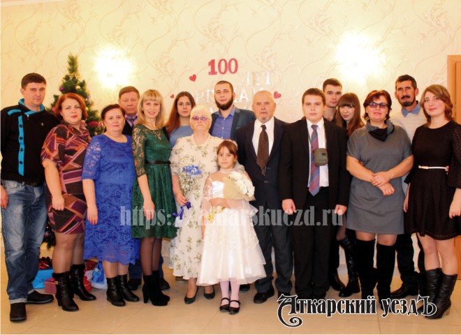 Родители и дети отметили в Аткарском ЗАГС Золотую и Серебряную свадьбы