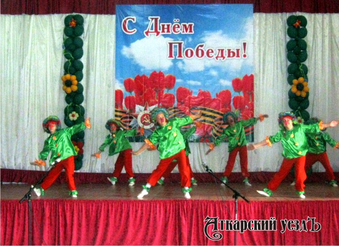 Ребята из детского танцевального ансамбля «Сударушка»