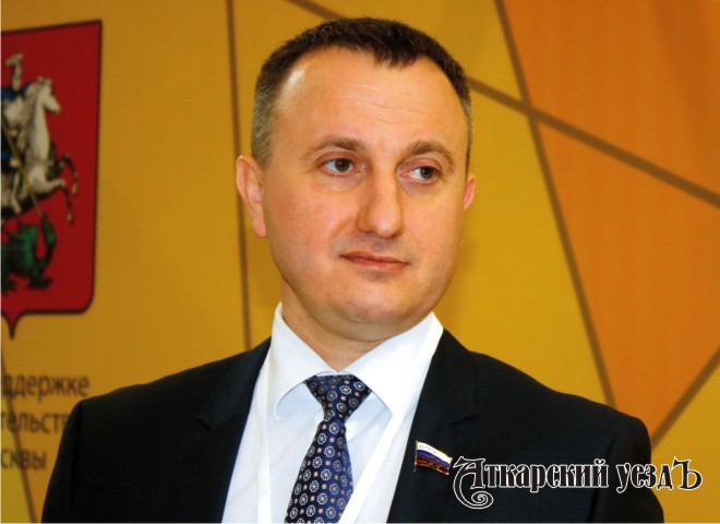 Антон Ищенко возглавил рейтинг саратовских депутатов Госдумы