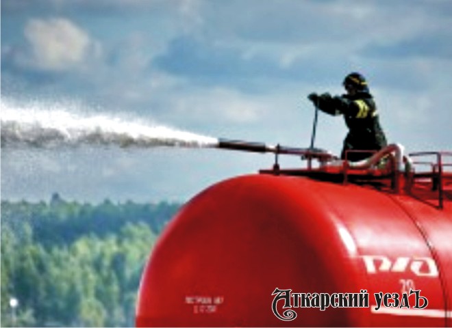 Аткарский пожарный поезд принял участие в тушении возгорания электровоза на станции Салтыковка