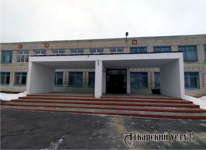 Депутат Саратовской областной думы посетил школу в селе Барановка