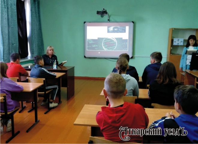 В школе Барановки почтили память жертв страшного теракта в Беслане