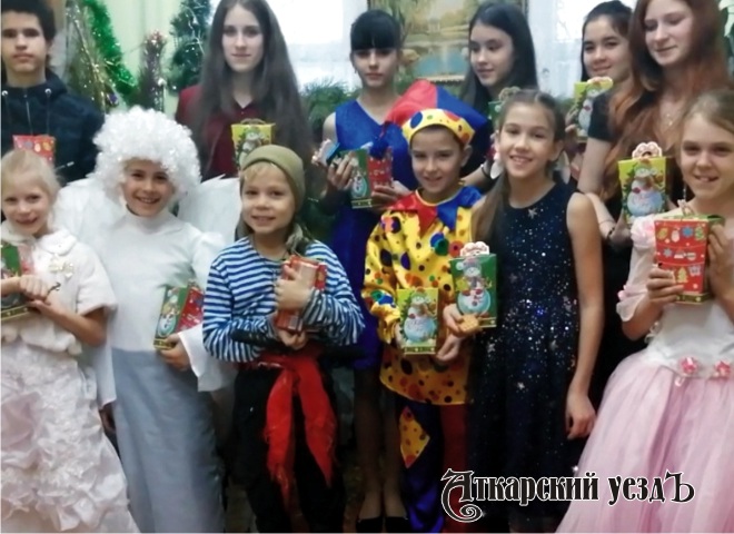 В Большой Екатериновке детей познакомили с традициями Рождества