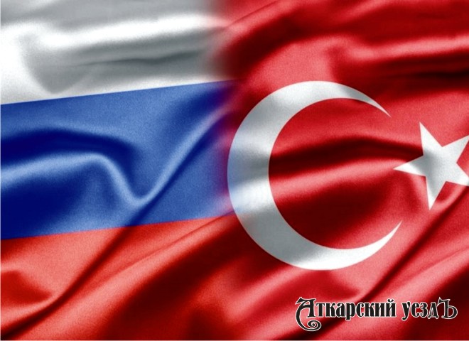 Национальные флаги России и Турции