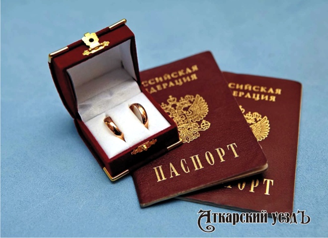 В России планируют разрешить регистрацию браков и разводов в МФЦ