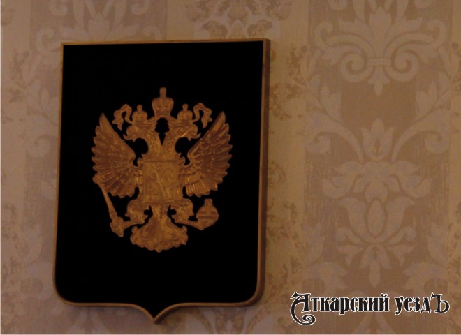 Государственный герб внутри помещения