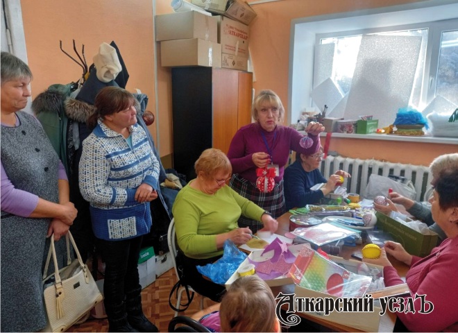 Жителей Даниловки ознакомили с представляемыми КЦСОН услугами