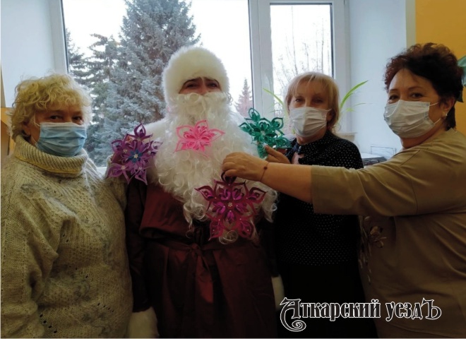 В Комплексном центре Аткарска открылась мастерская Деда Мороза