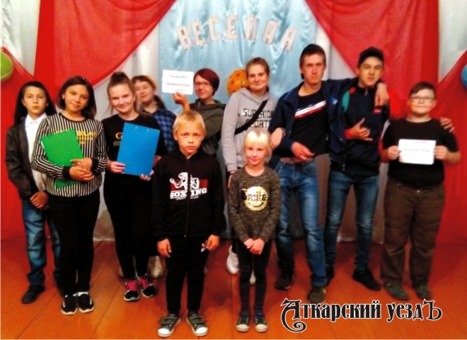 Участники детской дискотеки в селе Большая Екатериновка