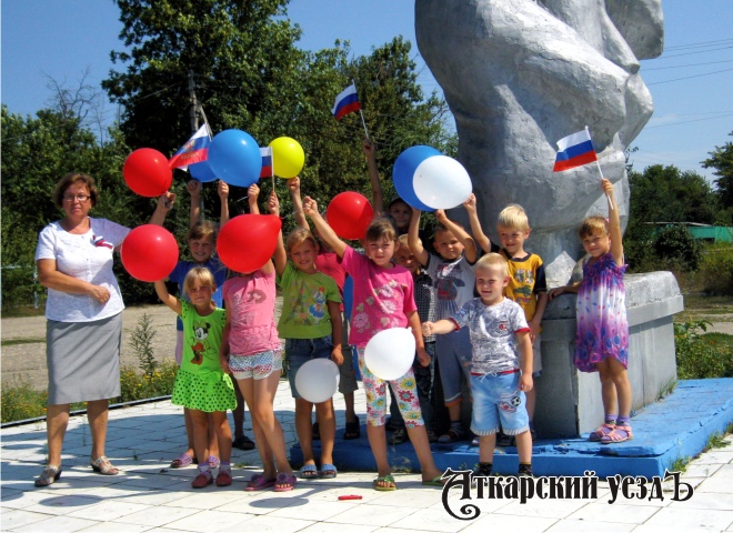 В Тургеневской сельской библиотеке с детьми отметили День флага
