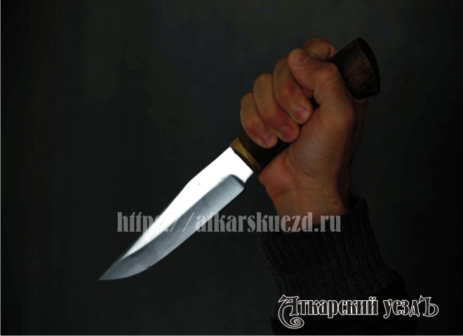 В Саратовской области несостоявшийся самоубийца зарезал любовницу