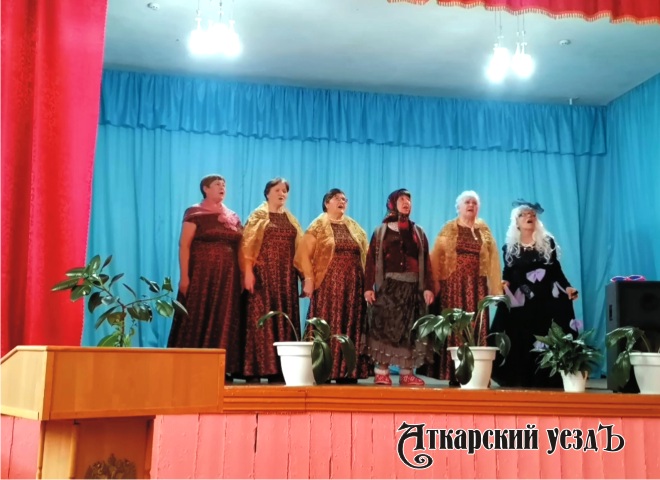 В селе Даниловка выступили исполнители из Екатериновского района