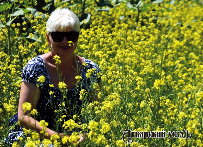Пожилые аткарчане в День флориста любовались полевыми цветами