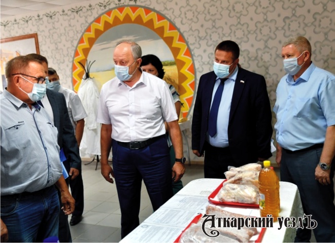 Валерий Радаев посетил новый цех Аткарской птицефабрики