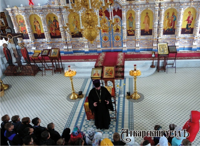 На экскурсии в Петропавловском храме
