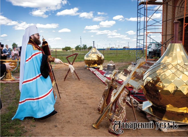 В Лопуховке освятили колокола, купола и кресты Ильинского храма