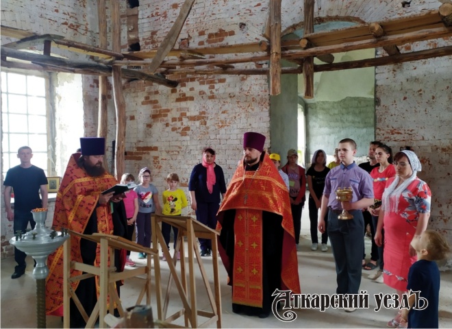 Воспитанники аткарских воскресных школ посетили старинный храм