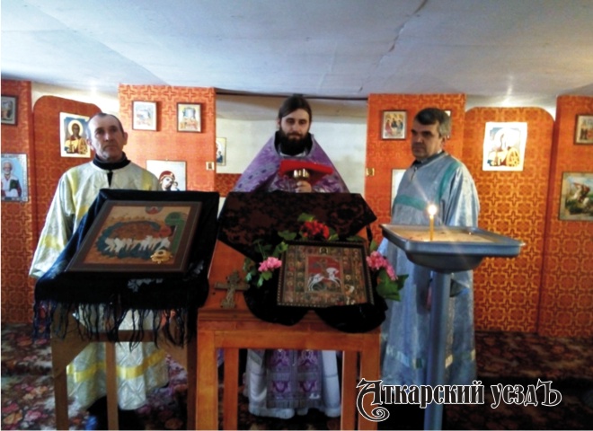 В Песчанку из Петровска доставили икону мучеников с частицей мощей
