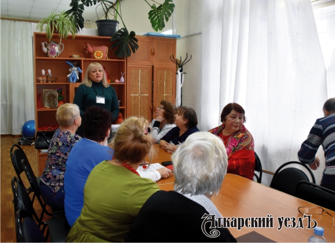 Пожилым жителям Аткарска пояснили, как не стать жертвой аферистов