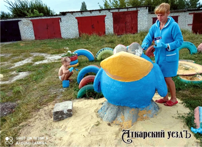 На детской площадке в Аткарске появился персонаж из «Смешариков»