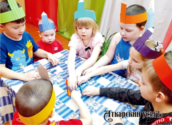 В с. Большая Екатериновка дети отметили День цветных карандашей