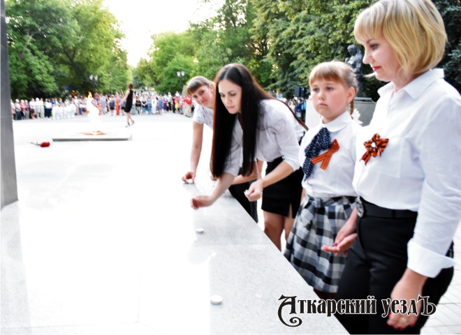 Сотрудники Аткарского КЦСОН поучаствовали в акции «Свеча памяти»